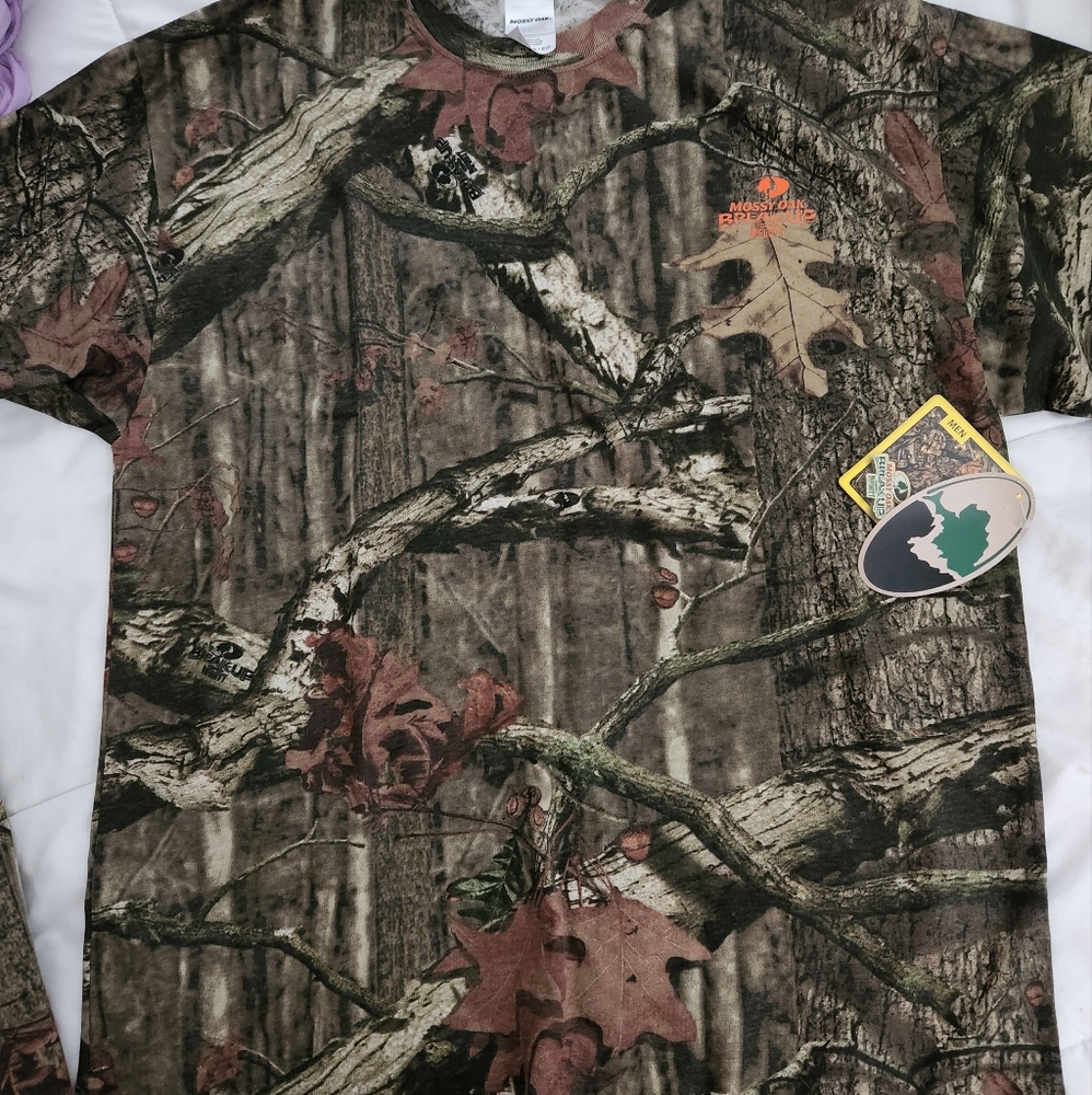 2 mens camo t-shirts